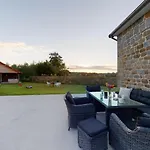 Сasa de vacaciones La Clef Decamp Chaignonnieres Roulotte 19 Pers Jacuzzi 15 Min La Chaise-Beaudouin