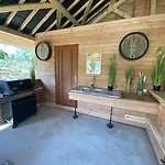 Сasa de vacaciones La Clef Decamp Chaignonnieres Roulotte 19 Pers Jacuzzi 15 Min La Chaise-Beaudouin