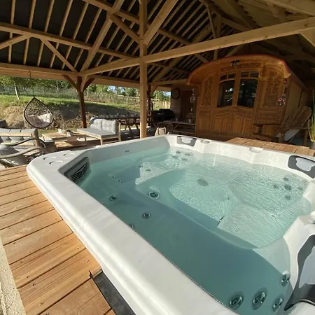 Chaignonnieres Roulotte 19pers Jacuzzi 15min بيت للعطل La Chaise-Beaudouin