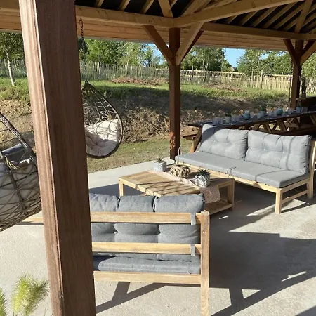 Semesterbostad Chaignonnieres Roulotte 19pers Jacuzzi 15min