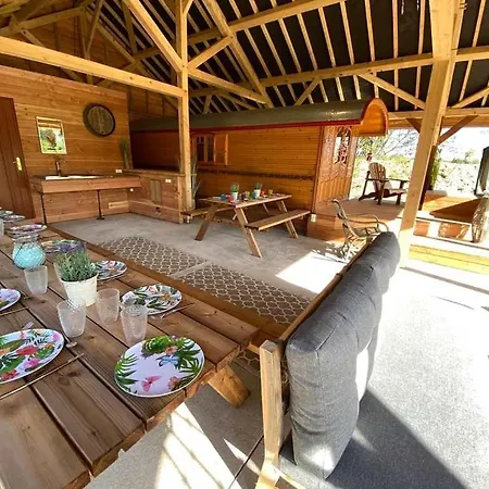 Semesterbostad Chaignonnieres Roulotte 19pers Jacuzzi 15min