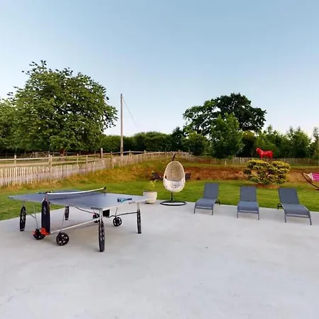 Chaignonnieres Roulotte 19pers Jacuzzi 15min 度假居 *