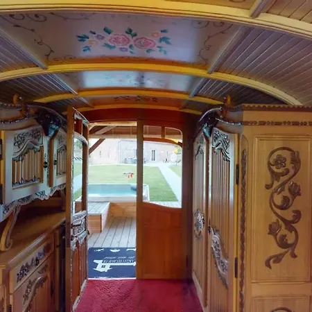 Semesterbostad Chaignonnieres Roulotte 19pers Jacuzzi 15min *