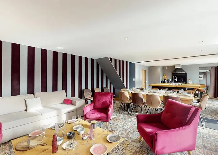 Chaignonnieres Roulotte 19pers Jacuzzi 15min Casa de Férias