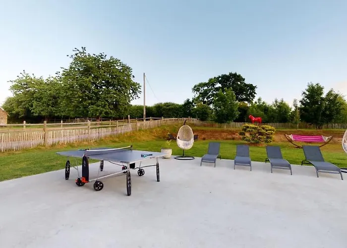 Chaignonnieres Roulotte 19pers Jacuzzi 15min 度假居 *