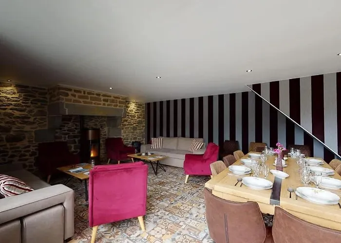 Casa de Férias Chaignonnieres Roulotte 19pers Jacuzzi 15min La Chaise-Beaudouin