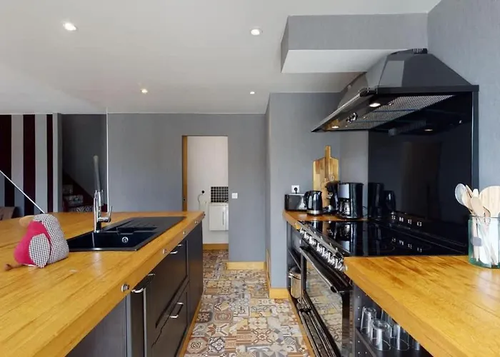 Casa de Férias Chaignonnieres Roulotte 19pers Jacuzzi 15min La Chaise-Beaudouin