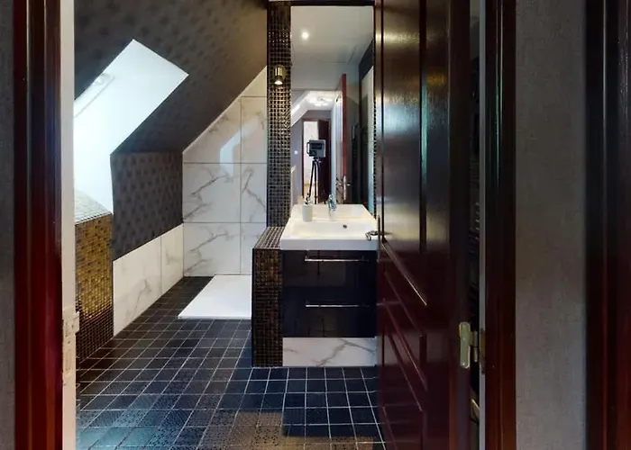 Chaignonnieres Roulotte 19pers Jacuzzi 15min 度假居 *