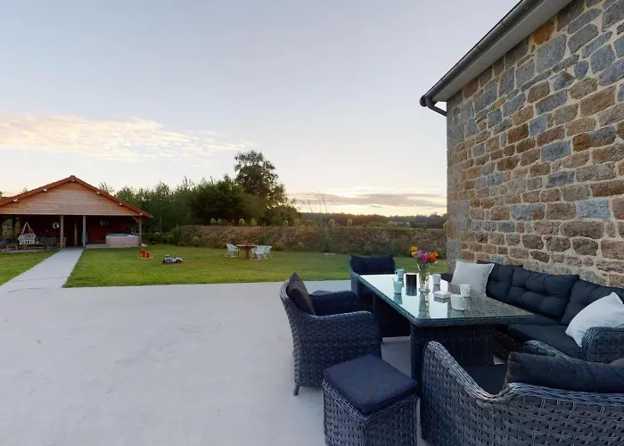 Casa vacanze Chaignonnières Roulotte 19pers Jacuzzi 15min La Chaise-Beaudouin