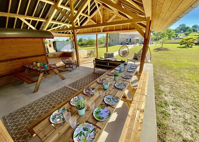 Chaignonnières Roulotte 19pers Jacuzzi 15min Casa vacanze La Chaise-Beaudouin