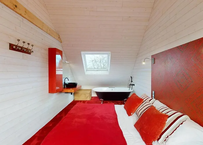 Chaignonnières Roulotte 19pers Jacuzzi 15min *