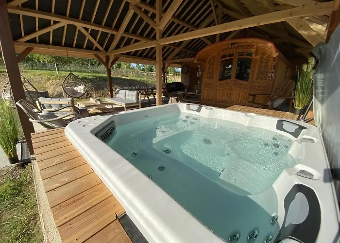 Casa vacanze Chaignonnières Roulotte 19pers Jacuzzi 15min